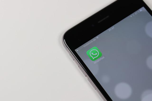 WhatsApp快捷回复功能该如何使用？